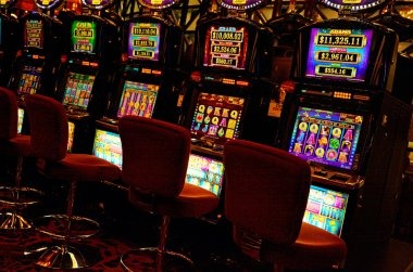 Caishen Wins free spins bonus round on slot pgsoft1000 showing multiplier display and reel animation